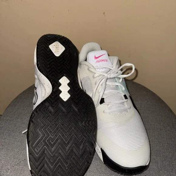 Nike Air Max White and Black Athletic Shoes - Picture 5 of 6